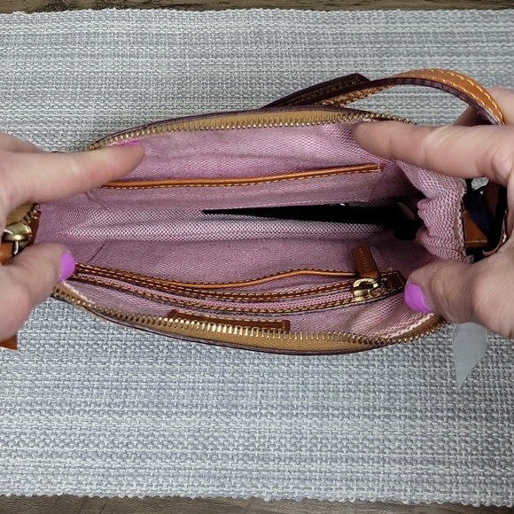 Dooney & Bourke 2-way Shoulder/ Crossbody Bag - Picture 4 of 5